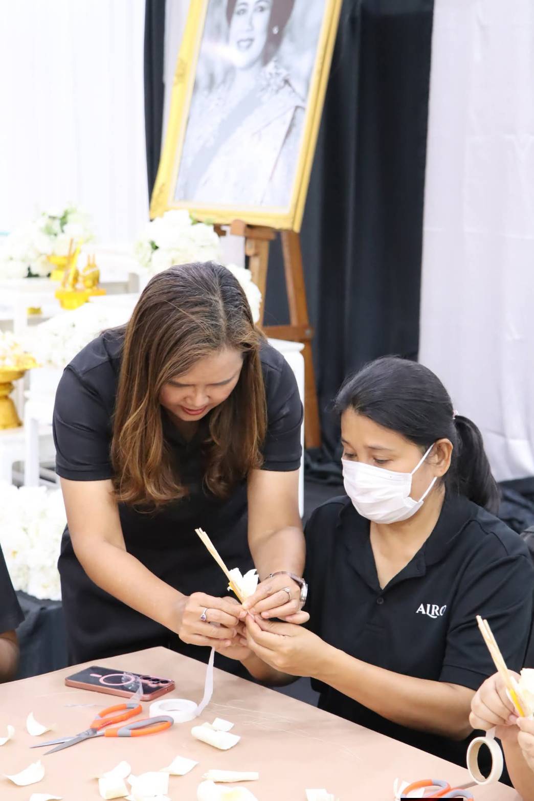 title - ศพส. ร่วมกิจกรรม “หนึ่งดอกไม้จากสองมือ แทนความตั้งใจจากหัวใจชาวอยุธยา” ณ ศูนย์การค้าเซ็นทรัล อยุธยา
